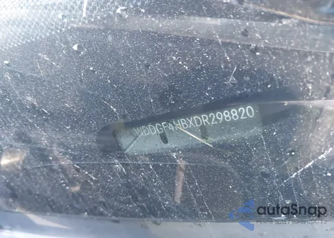 2013 Mercedes-Benz C 250 Luxury/Sport z USA, uszkodzony, nr VIN WDDGF4HBXDR298820